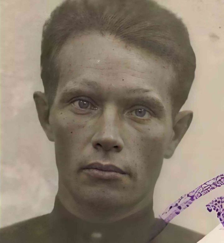 В Бугульме потомкам семьи участника Великой Отечественной передали найденные в Эстонии боевые награды