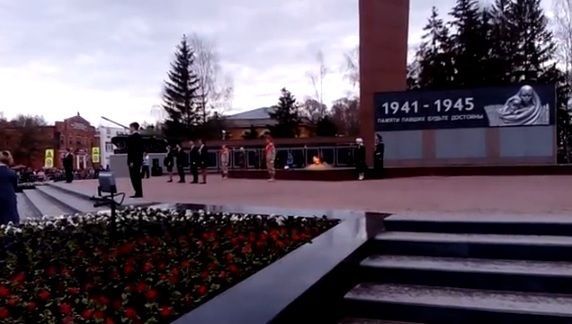 В Бугульме у Мемориала Вечной Славы прошел митинг в честь Дня Победы