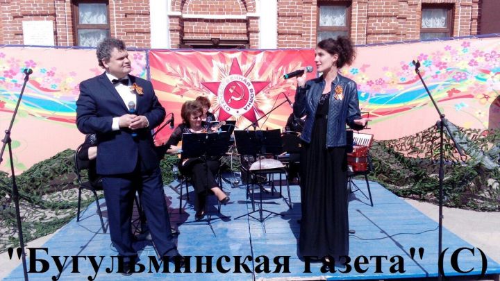 В Бугульме звучат песни Победы
