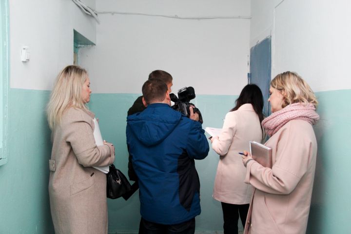 Судебные приставы заглянули в гости к бугульминцам, задолжавшим более 500 000 рублей