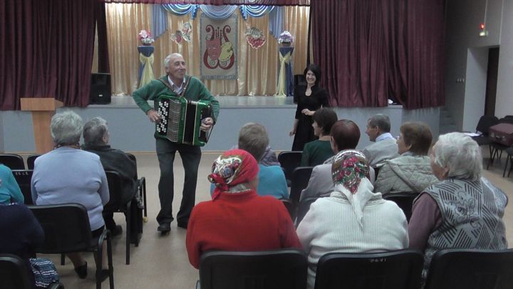 В березовском Доме культуры Бугульминского района состоялась концертная программа «Жизнь только начинается»