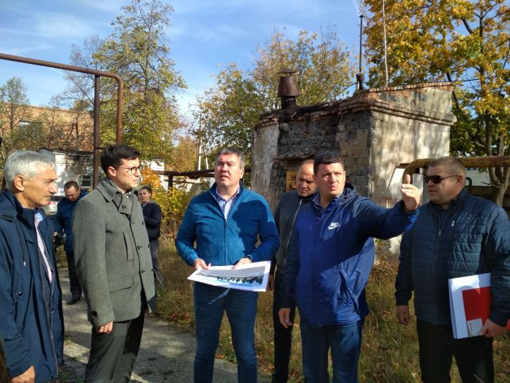 Бөгелмә башлыгы “Төзелеш мохите” кысаларында шәһәр объектларын карап узды
