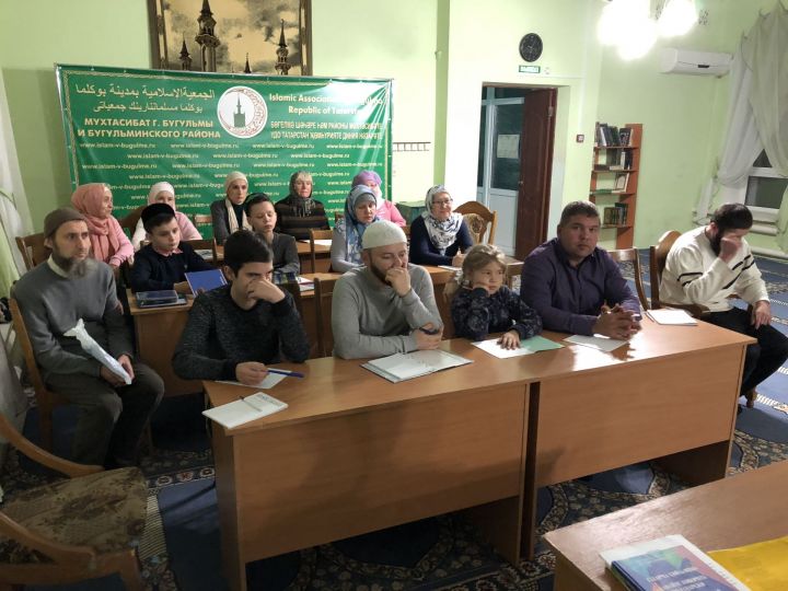 Бугульминцы посещают занятия по татарскому языку