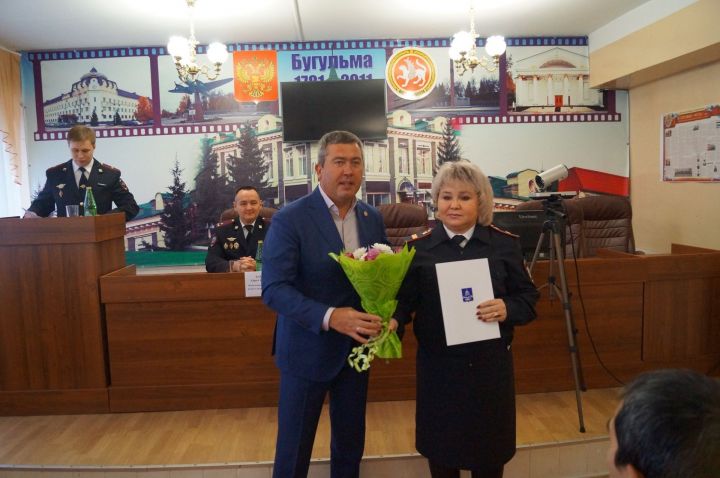 Мэр Бугульмы поздравил полицейских с профессиональным праздником