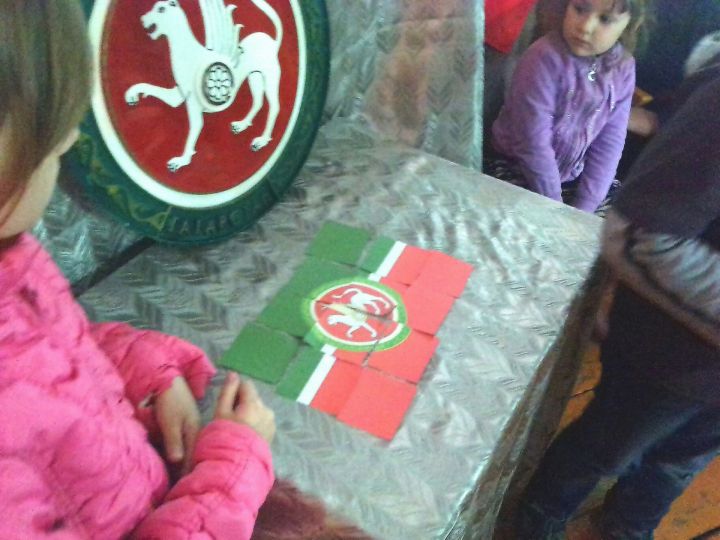 Жители Бугульминского района составили из пазлов символы Татарстана