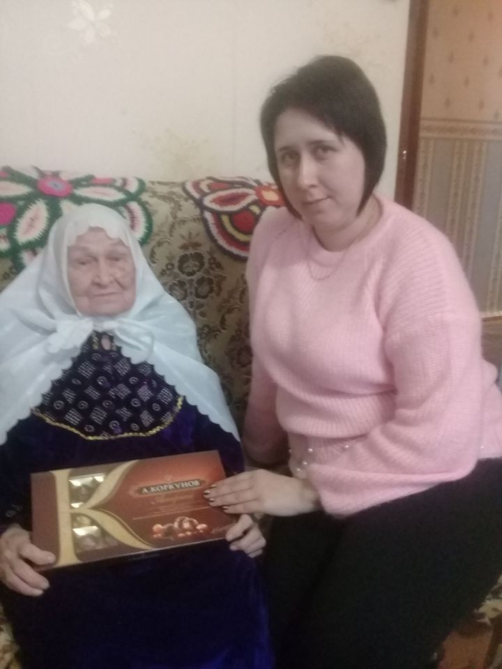 Жительницу Бугульмы поздравили с 98-летием