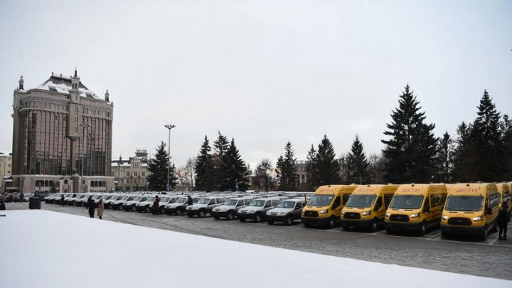 Руководителям двух сельских поселений Бугульминского района вручили ключи от новых служебных автомобилей