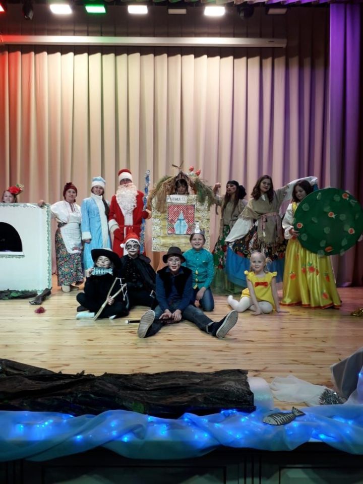 В Карабаше Бугульминского района прошло новогоднее театрализованное представление