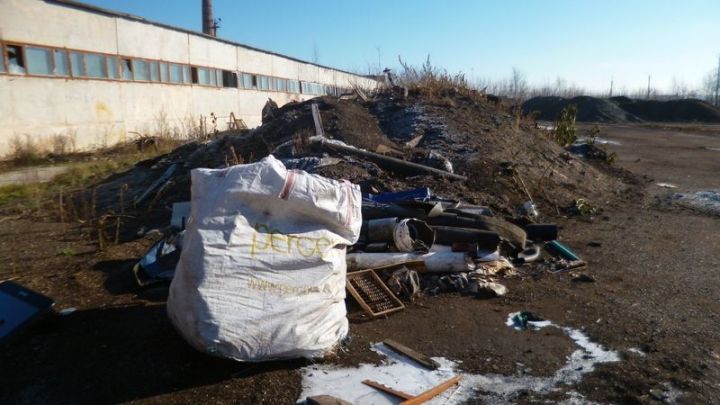 Экологи обнаружили с вертолёта горы отходов на территории казанского предприятия в Бугульме