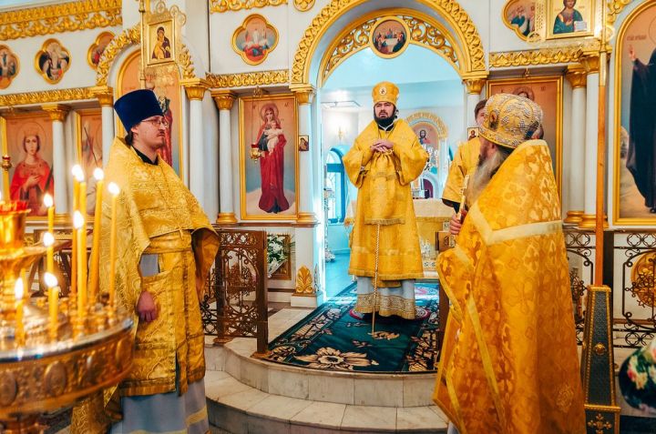 Епископ Мефодий совершил Божественную литургию в храме преподобного Серафима Саровского в Бугульме
