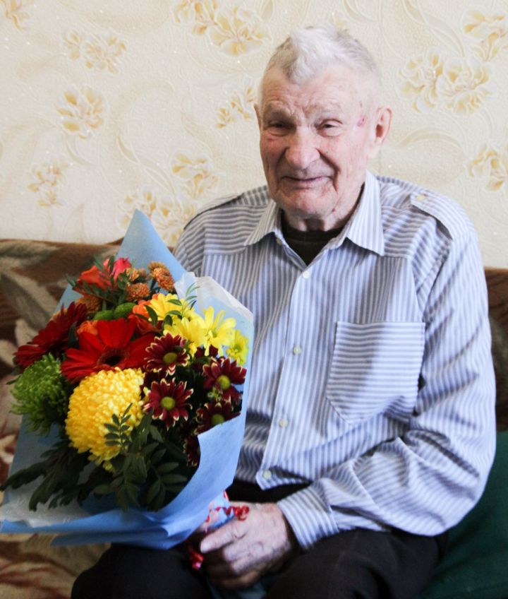 В Бугульме ветеран Великой Отечественной войны принимал поздравления с юбилеем