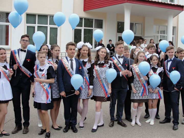 Бүген Бөгелмәнең чыгарылыш сыйныф укучылары өчен соңгы кыңгырау чыңлады