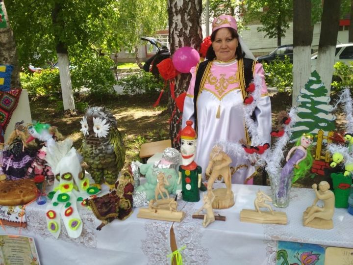 Бөгелмәдә тәрбиягә бала алган гаиләләрнең республика күләм иҗади эшләр ярминкәсе