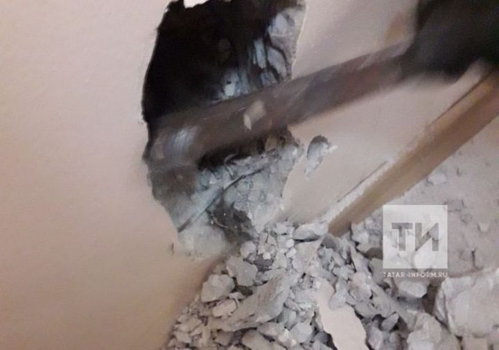 В Татарстане сотрудники МЧС разломали стену детсада, чтобы спасти маленькую жизнь