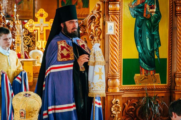Альметьевский и Бугульминский Мефодий совершил Божественную литургию в храме Заинска
