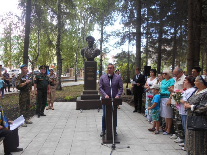 В Бугульме открыли памятник Герою Советского Союза