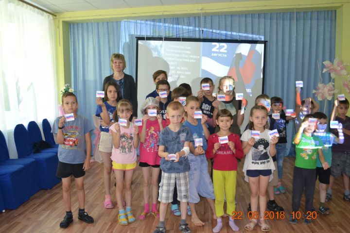 Сотрудники бугульминского музея побывали в приюте в День Государственного флага РФ