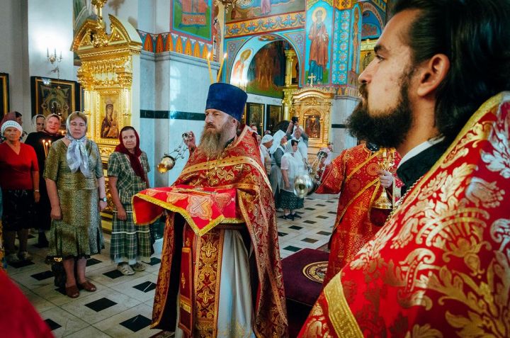 В бугульминском Казанском соборе состоялся праздничный молебен в честь праздника