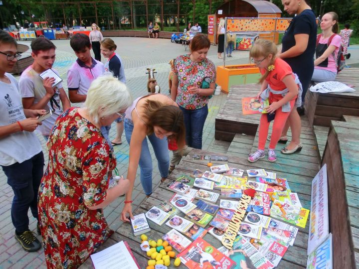 В бугульминском парке прошли мероприятия, посвященные 100-летиям РТ, библиотеки и Дню города