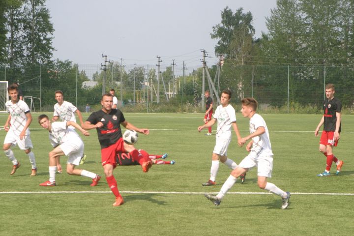 Бугульминский футбольный клуб продолжает гонку за лидером