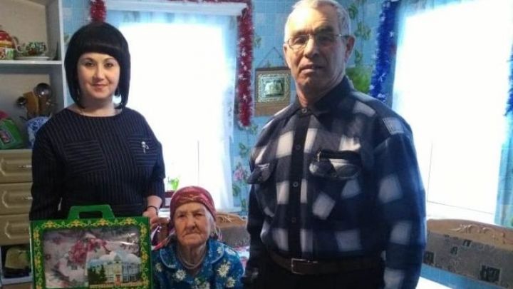 Жительницу Бугульминского района поздравили с 95-летним юбилеем