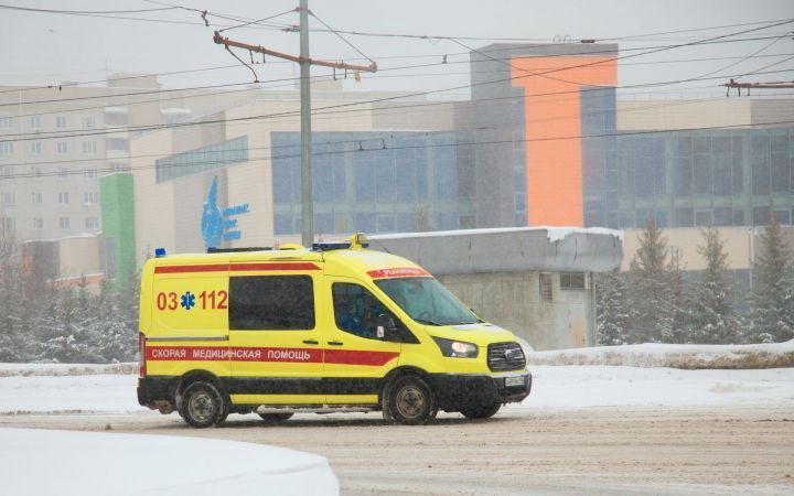 Татарстанда 15 яшьлек кыз муенын пычак белән җәрәхәтләгән