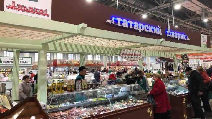 В Санкт-Петербурге образовалась большая очередь из желающих купить продукцию из Татарстана