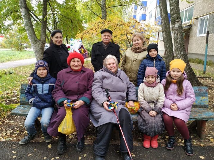 Сувениры для бабушек и дедушек - в Бугульме продолжаются мероприятия в рамках декады пожилого человека