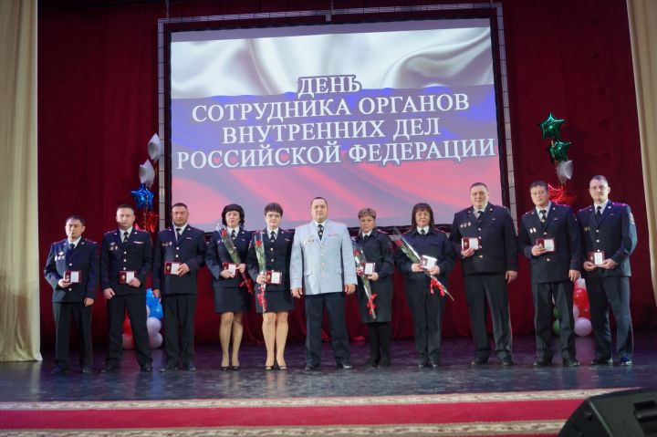 В Бугульме прошло торжественное мероприятие, посвященное Дню сотрудника органов внутренних дел (+фотолар)