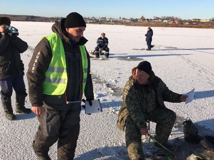 В Татарстане оштрафовали рыбаков, вышедших на неокрепший лед