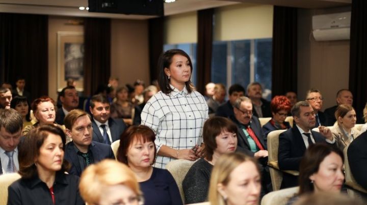 Мэр Бугульмы Линар Закиров на совещании озвучил информацию о ряде кадровых изменений