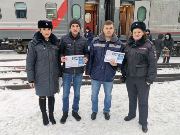 Полицейские Бугульмы провели акцию «Госуслуги всей России»