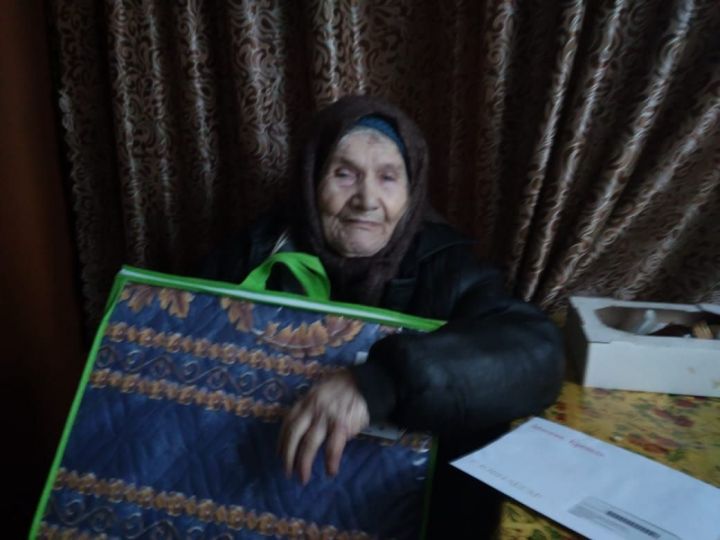Жительницу Бугульмы поздравили с 95-летием