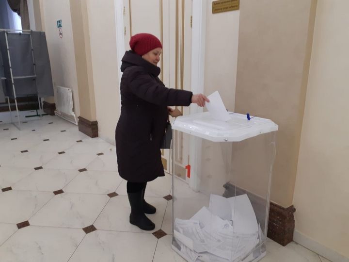 В поселке Карабаш Бугульминского района открылись участки для голосования