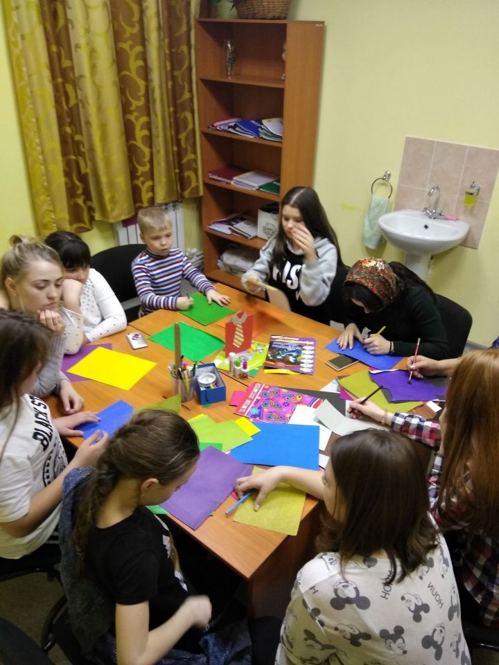 Для сельчан Бугульминского района провели конкурсы к 23 февраля и научили их делать поздравительные открытки