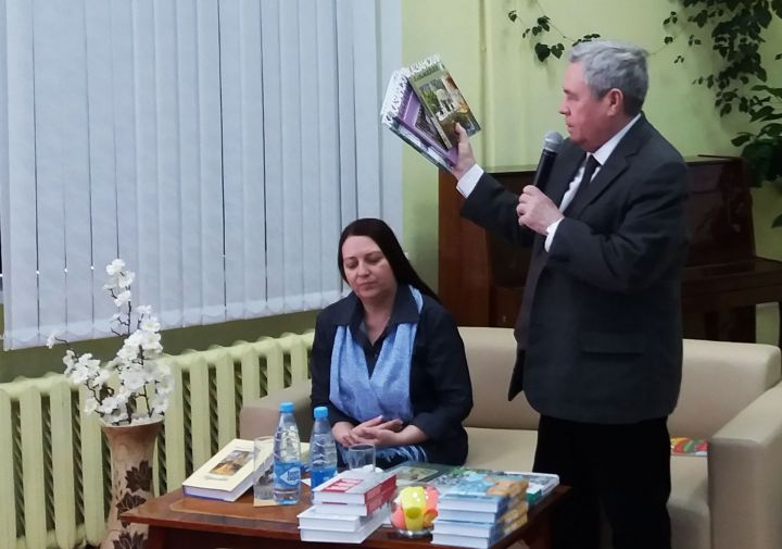 Бугульму посетили главный редактор «Казанского альманаха» и автор трилогии «Повелительницы Казани»