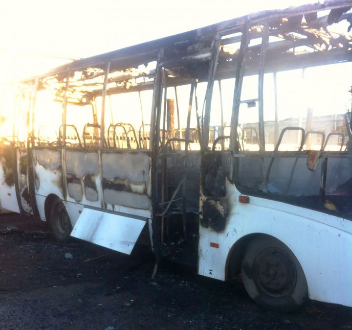 Сегодня ранним утром в Бугульме горел автобус. Специалисты предполагают, что это был поджог