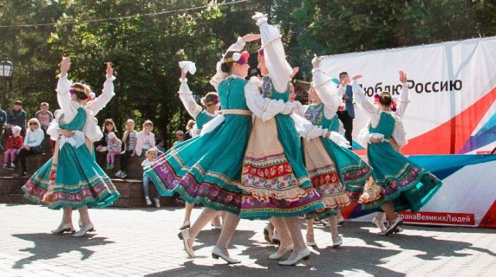 «Яратам сине, Россия!": бәйрәм концерты