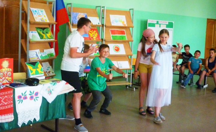 В рамках Дня России в Бугульминском районе провели библиомикс и подвели итоги конкурса тематических рисунков