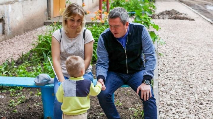 Мэр Бугульмы проинспектировал ход ремонта дворовых территорий
