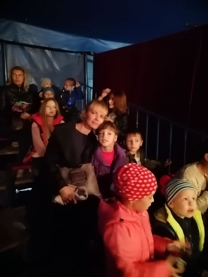 Дети Бугульминского Центра «Радуга» бесплатно посетили представление Московского цирка-шапито «Золотая Арена»