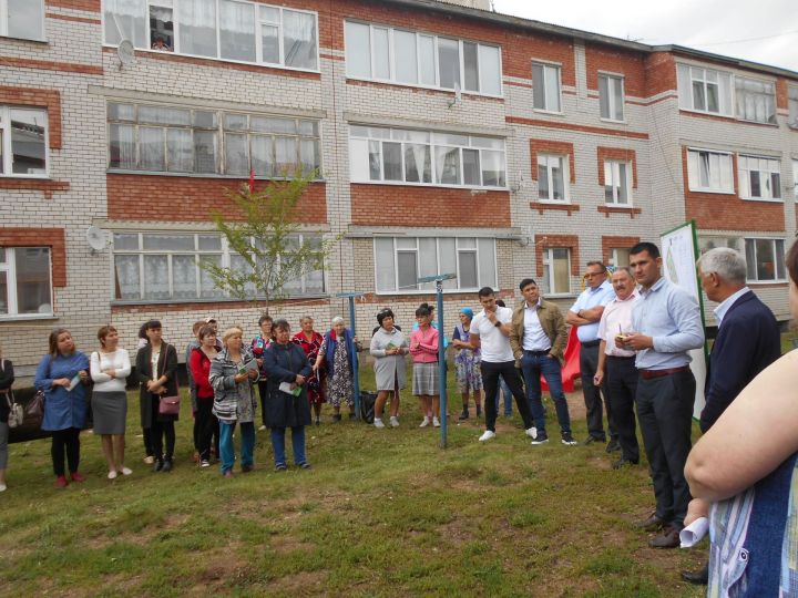 Жители Бугульминского района участвуют в обсуждении благоустройства дворов