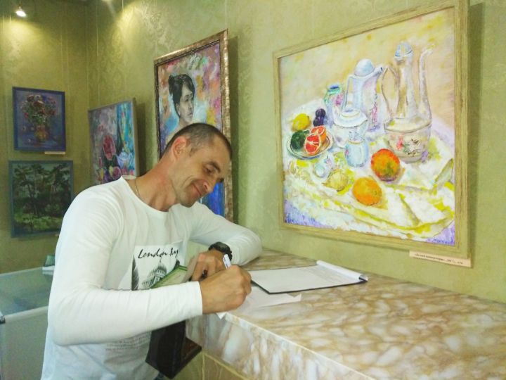 В Бугульме открылась выставка ученика известного живописца