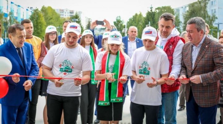 Бөгелмәдә Яшьләр сараеның күптән көтелгән ачылуы һәм "Автобус 14..30" яшьләр акциясендә катнашучылар очрашуы