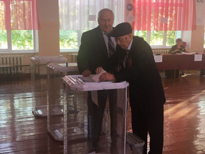 В Бугульме участник Великой Отечественной войны проголосовал на выборах депутатов Государственного Совета РТ