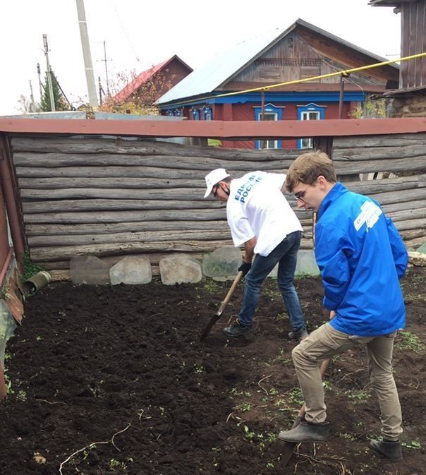 Бугульминские волонтеры оказали помощь пожилым людям