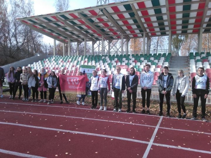 «Энергетик» стадионында Бөгелмә халкы үз көчен төрле физик сынауларда сынап карады