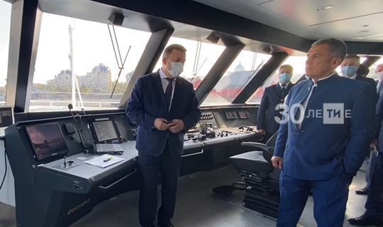 ТР Президенты Рөстәм Миңнеханов Россиядә беренче "Чайка-СПГ" газ-мотор теплоходында йореп карады