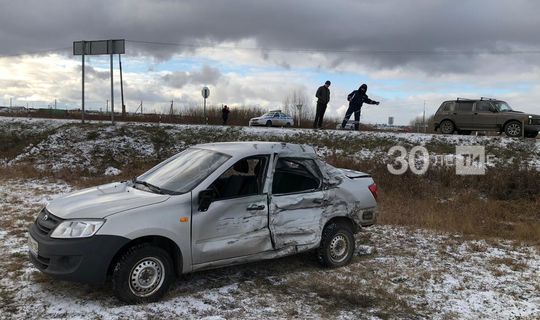 В Татарстане водитель легковушки получил тяжелые травмы в ДТП в грузовиком