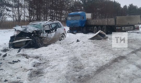 Один человек погиб и двое пострадали в массовом ДТП в Татарстане